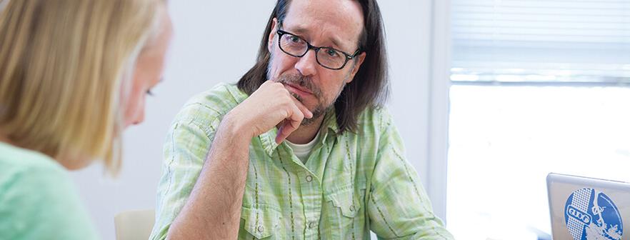 Seattle Pacific Seminary Professor Dr. David Nienhuis talks with a student.